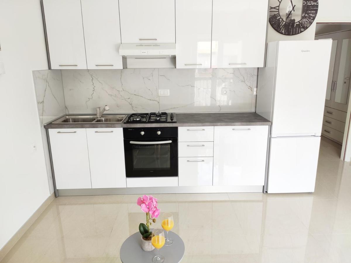 White Studio Apartman Пула Екстериор снимка